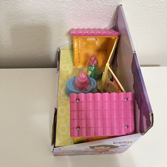 Fisher Price Dora the Explorer Fold & Surprise Birthday Party Playset Toy 2009 - Picture 5 of 9